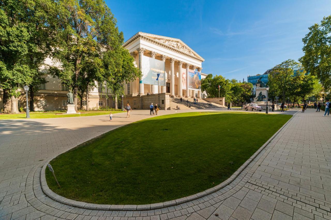 Budapest Museum Central Eksteriør billede