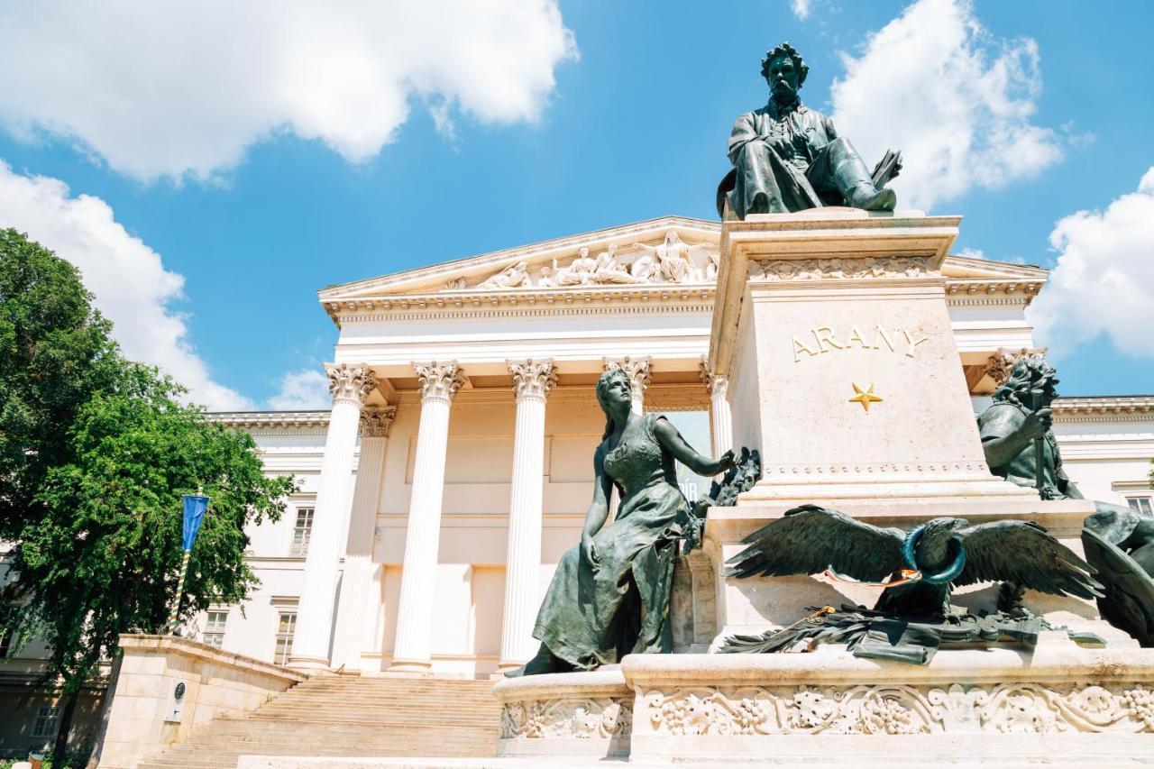 Budapest Museum Central Eksteriør billede