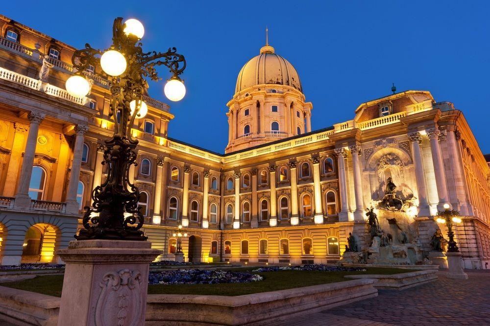 Budapest Museum Central Eksteriør billede